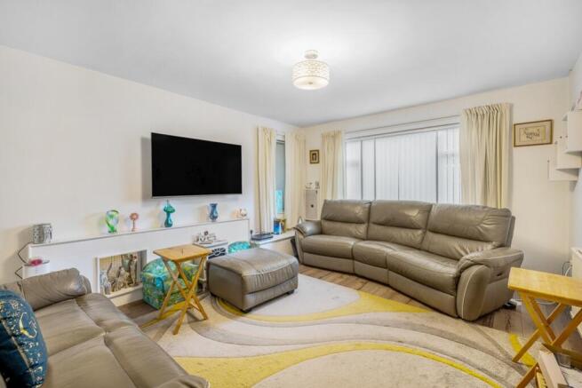 77 Middlegate Road West (Frampton)-13