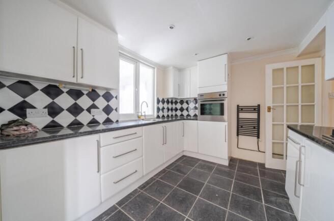 1378708-8-690ddd7e6cd80