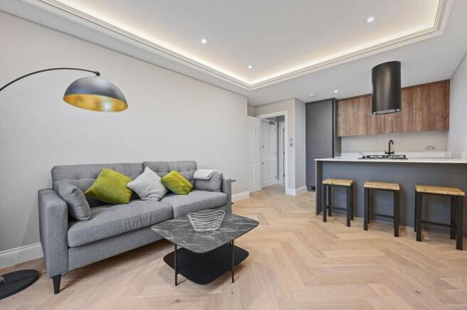 REA - Flat 3, 4 Lynton Road - ReceptionB3 (1).jpg