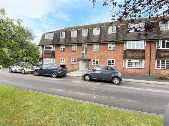 3 bedroom flat for sale in Wilmslow Road, Didsbury Village ...