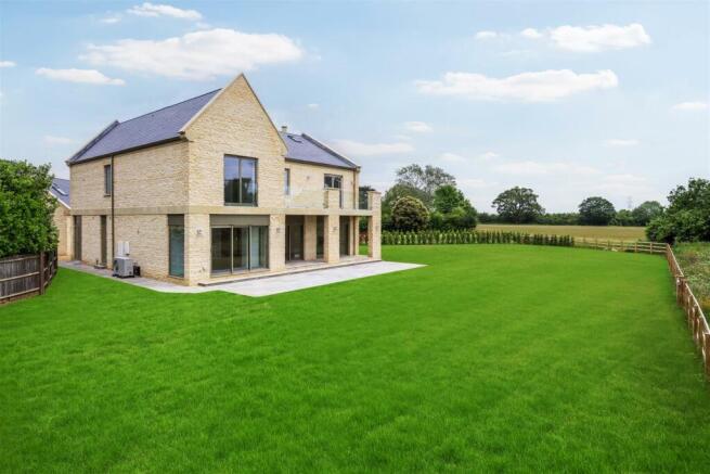 240612 - Plot 2, Vicars Close, Biddenham - 07-dp.j