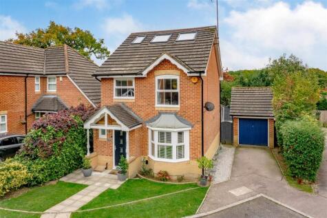 Wagtail Close, Horsham