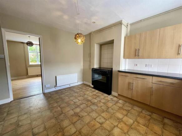 Kitchen 2.jpg