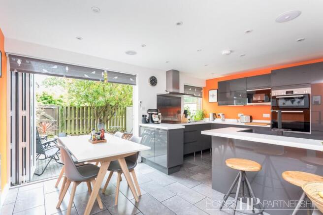 KITCHEN / DINING ROOM