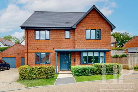 Buckingham Gate, Handcross, RH17