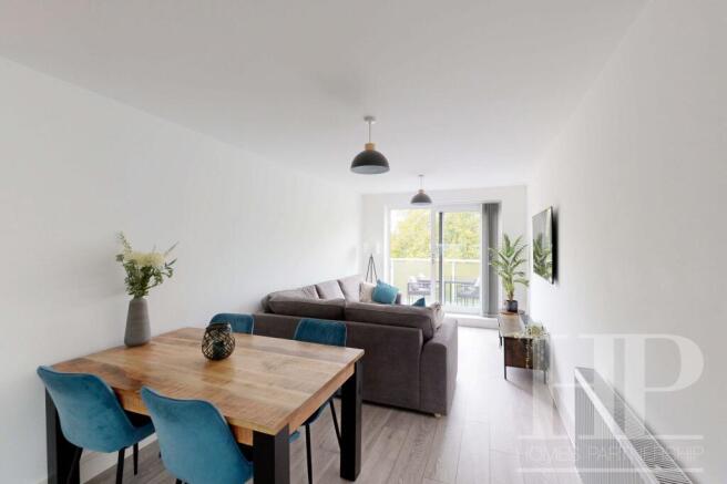 Lounge/dining/kitchen area