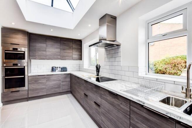 LOUNGE / KITCHEN / DINING AREA