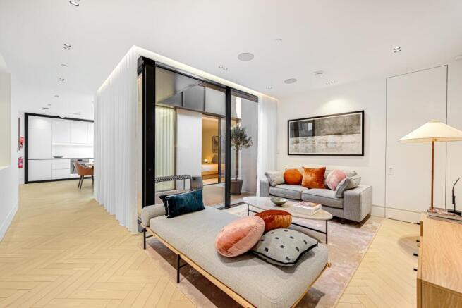 Flat 6, 8 Park Cr...