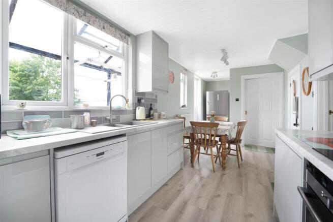 Kitchen / Breakfast Room
