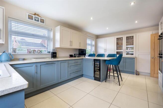 Kitchen / Breakfast Room