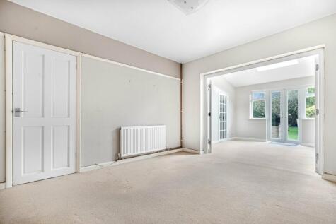 Grosvenor Road, Staines-upon-Thames, TW18