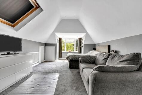 St Pinnock Avenue, Staines-upon-Thames, TW18