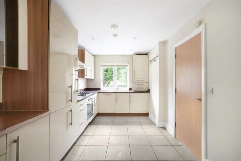 Tillers Close, Staines-upon-Thames, TW18