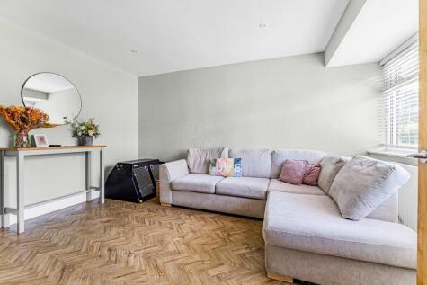 Kenilworth Gardens, Staines-upon-Thames, TW18