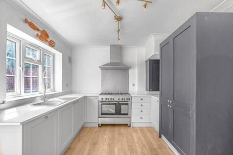 Garrick Close, Staines-upon-Thames, TW18