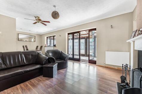 Russet Close, Staines-upon-Thames, TW19