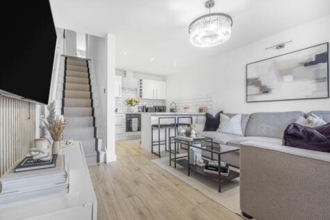 Riverside Place, Stanwell, Staines-upon-Thames, TW19