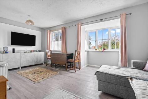 Pinewood Mews, Oaks Road, Stanwell, Staines-upon-Thames, TW19