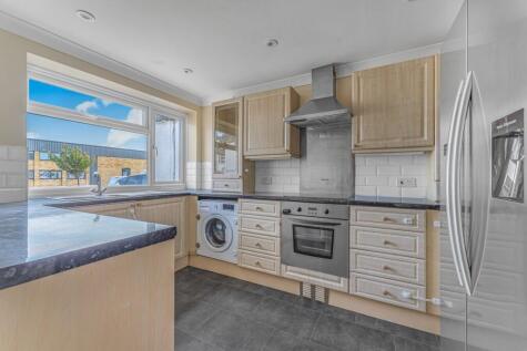 Long Lane, Staines-upon-Thames, TW19