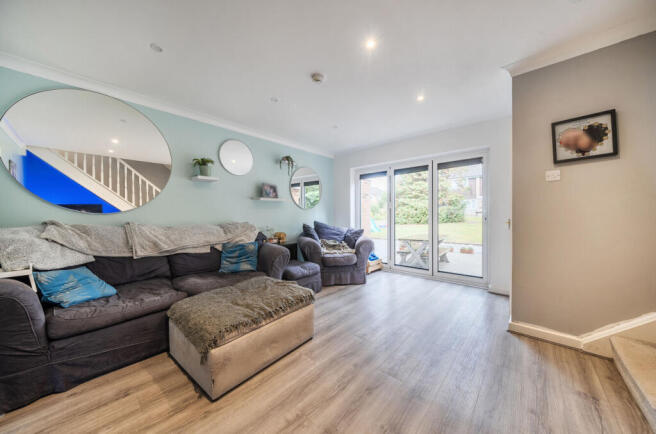 1345863-5-68b1993...