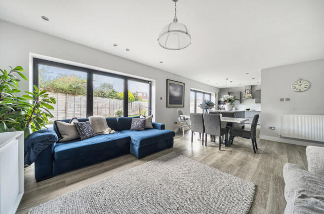 1353117-11-68c411...