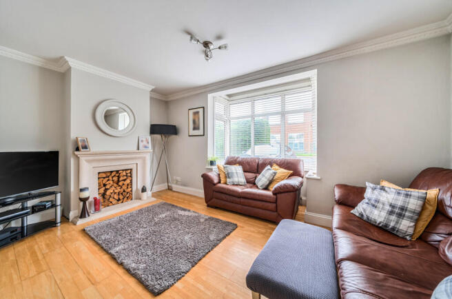 1374183-6-690dc24...