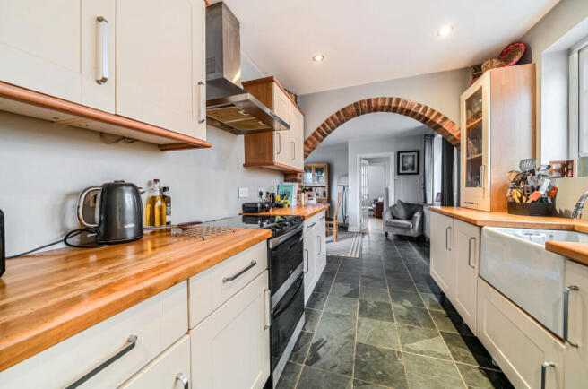 1374183-12-690dc2...