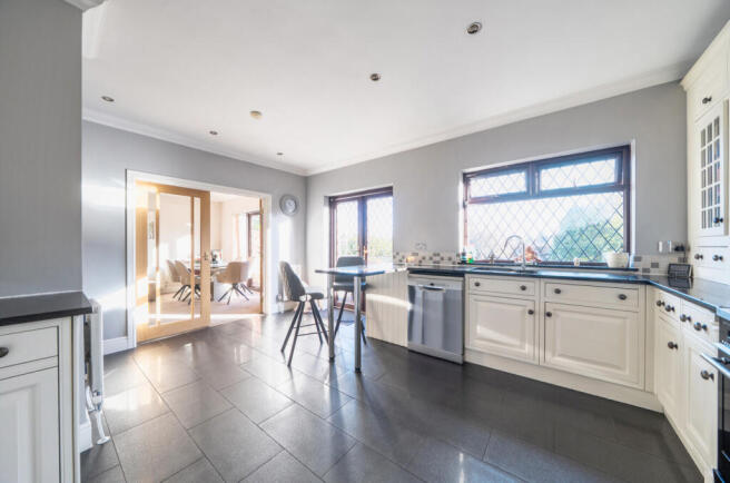 1385377-7-69302c9...