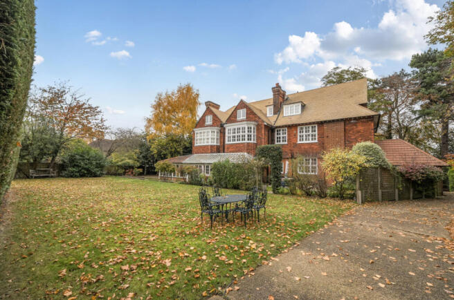 1374996-1-690dcea...