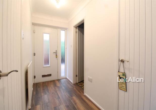 Rhodes Close Lower Gornal 2.jpg