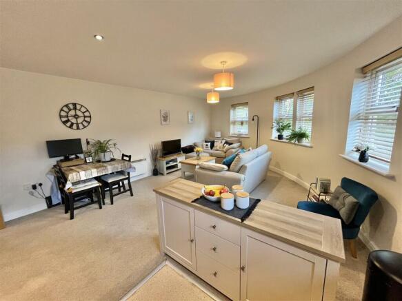 Open Plan Lounge & Kitchen