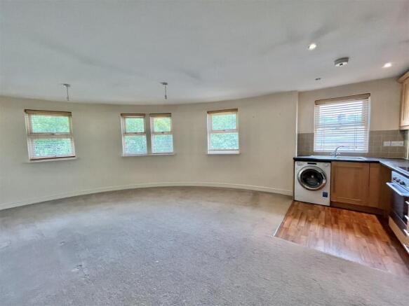 Open Plan Lounge & Kitchen