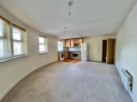 Open Plan Lounge & Kitchen