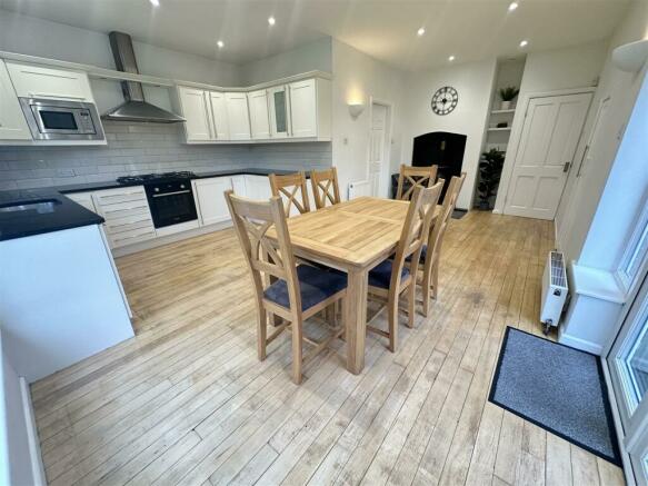 Kitchen/Dining Room