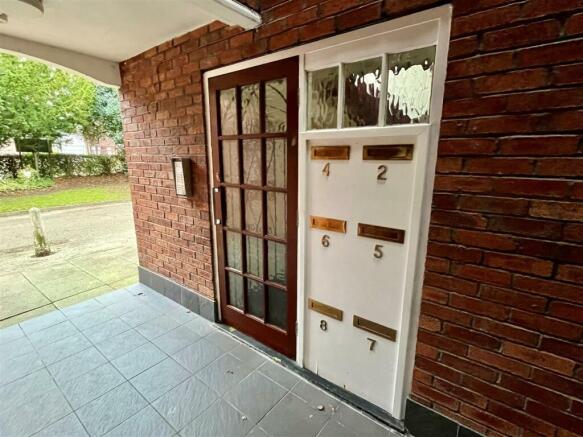 COMMUNAL DOOR