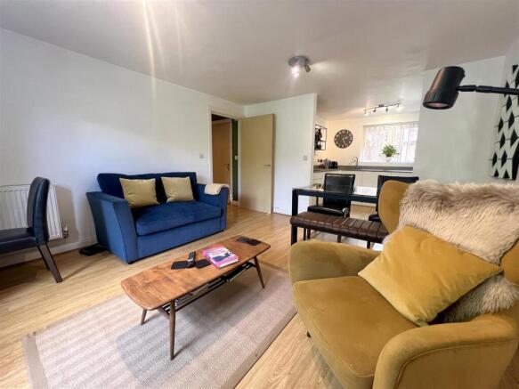 LIVING/DINING ROOM