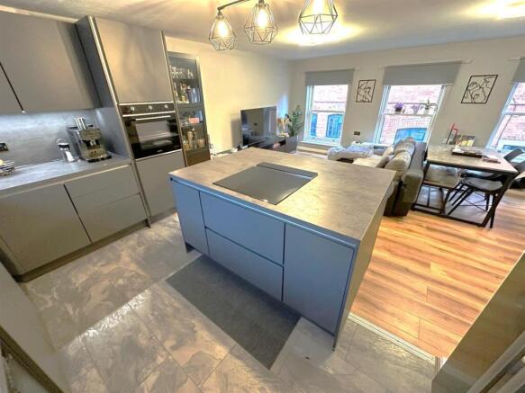 Kitchen 2.jpg