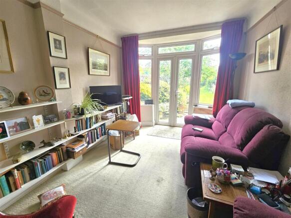 Living Room 2.jpg