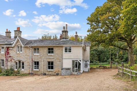 Brighton Road, Lower Beeding, RH13