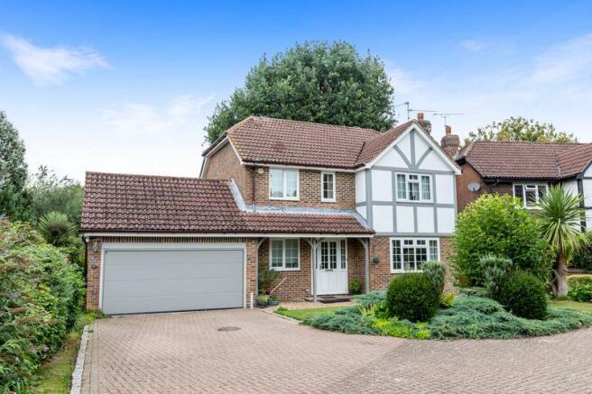 4 Bedroom Detached House For Sale In Little Comptons Horsham West Sussex Rh13 5uw Rh13