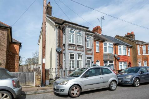 Dunstable - 3 bedroom end of terrace house for sale