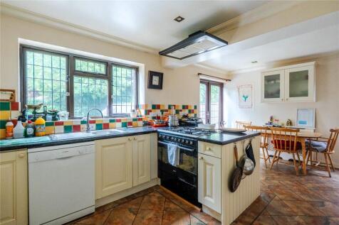 Staines Square, Dunstable, Bedfordshire, LU6