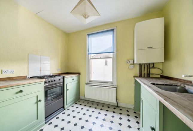 1369400-5-68ff9f6...