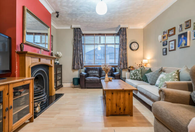 1380173-6-69446aa...