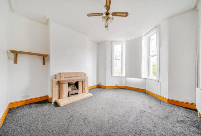 1371152-11-68f24d...