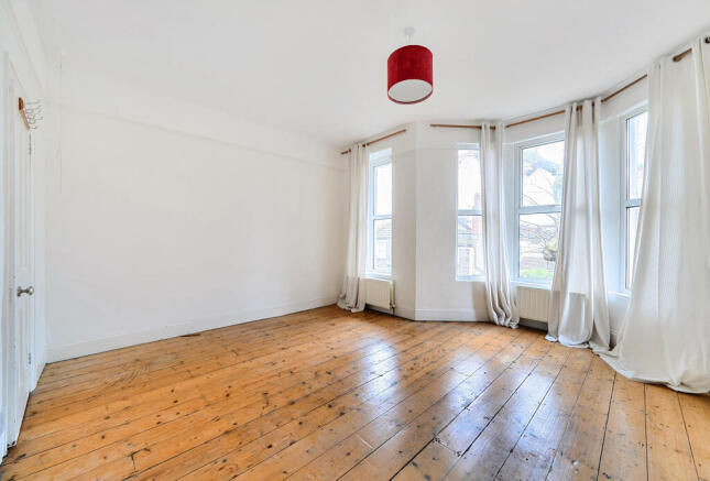 1385904-7-692d9bb...