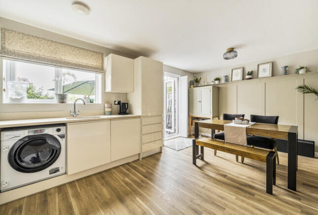 1325039-12-6877d1...