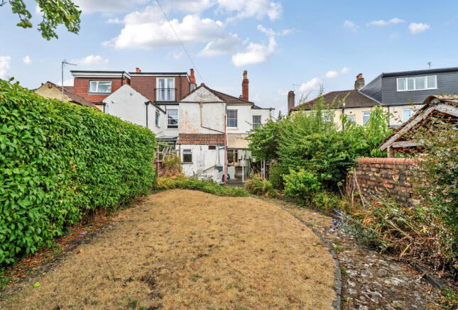 1327124-5-687a499...