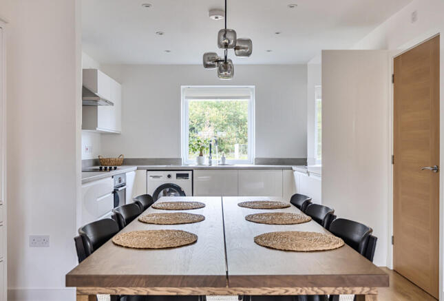 1374658-9-6903951...