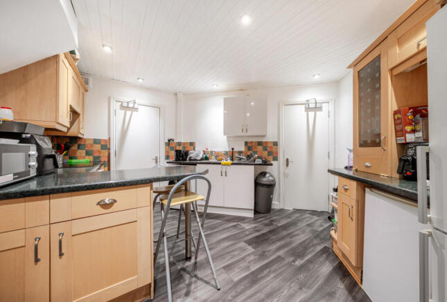 1369307-7-6908c65...